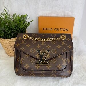 Authentic Louis Vuitton Passy Monogram Shoulder Crossbody Bag w/ COA